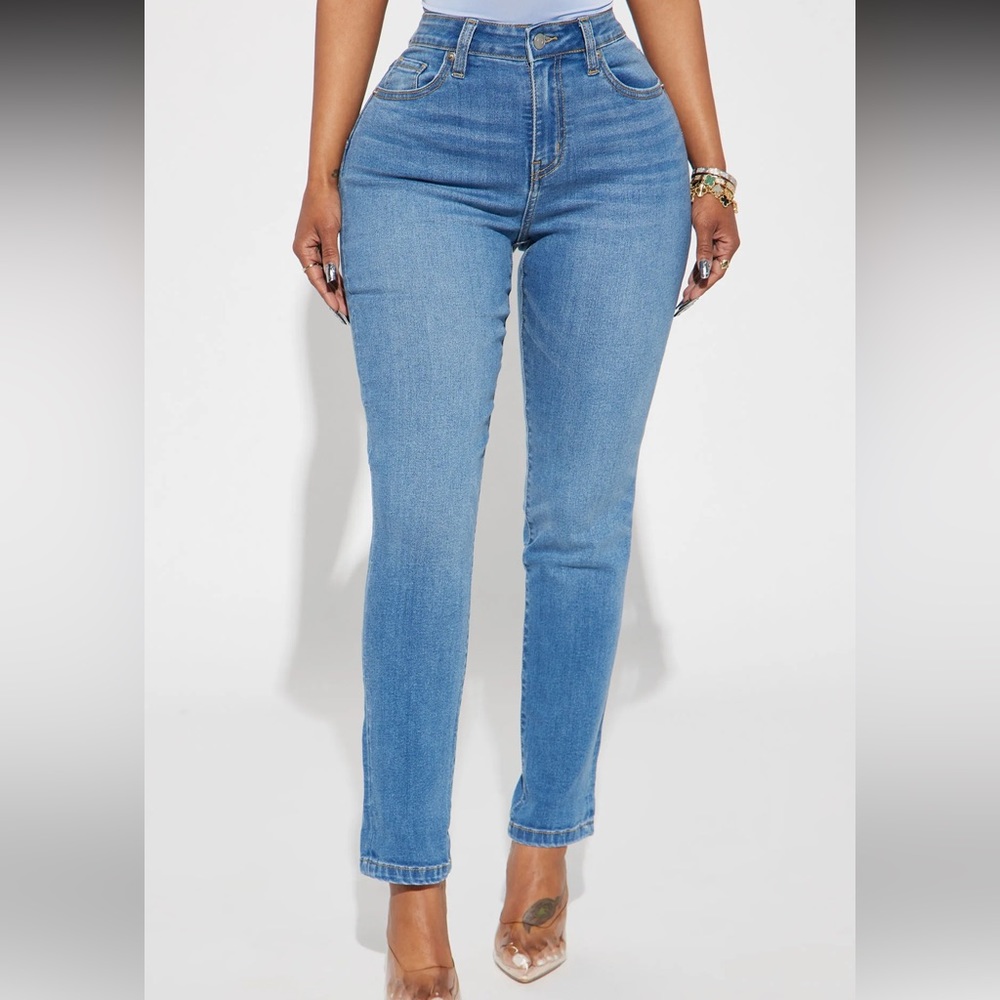 Fashion Nova Clara Super Stretch Sculpting Mom Jeans
